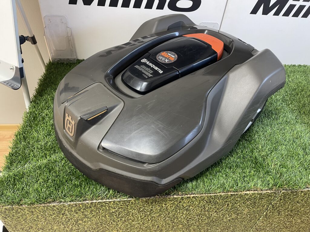 HUSQVARNA AUTOMOWER 430X (KASUTATUD) – Broneeritud